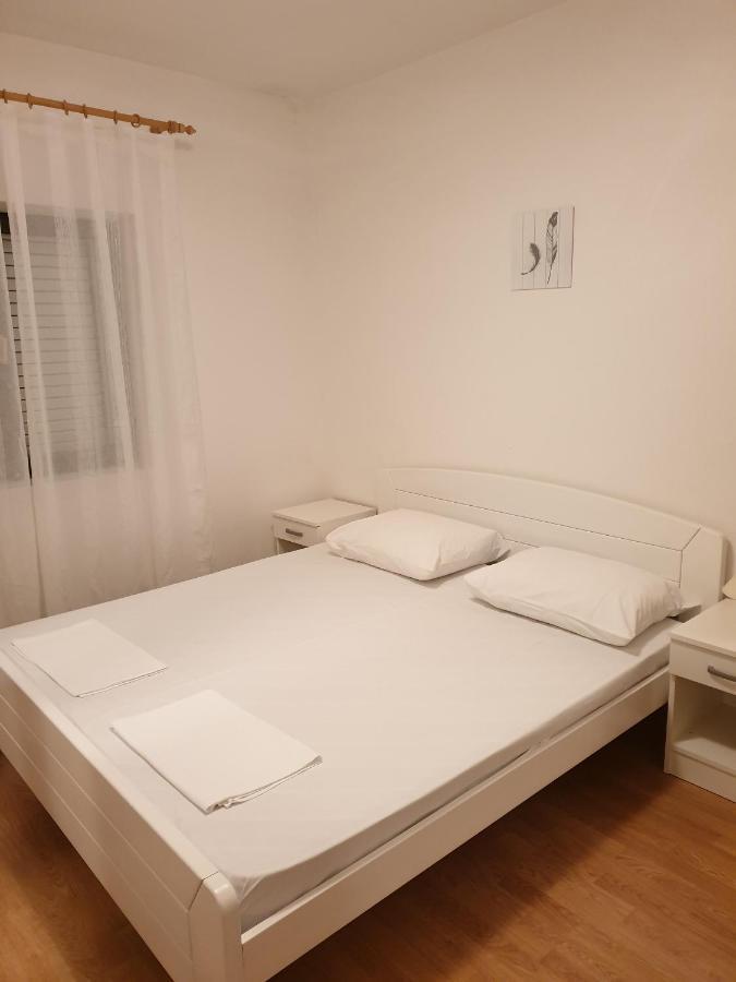 Apartments And Rooms With Parking Space Metajna, Pag - 4120 Exteriör bild