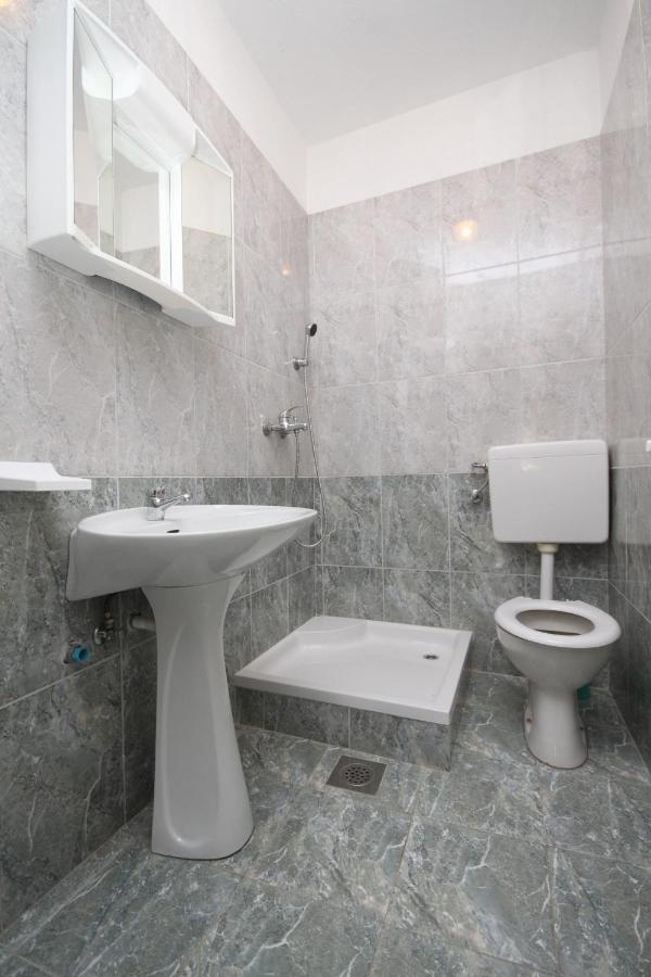 Apartments And Rooms With Parking Space Metajna, Pag - 4120 Exteriör bild